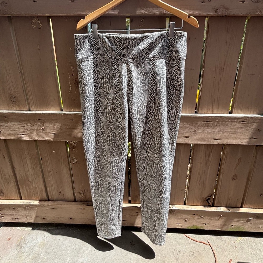 Express Python Pattern Leggings - Black And Gray - image 3